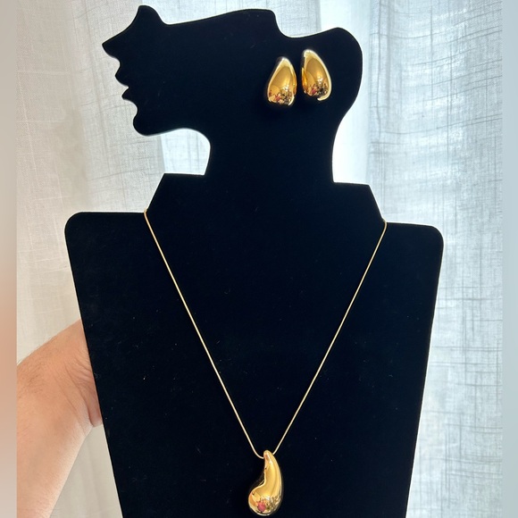 Water💧Drop Lightweight Earrings 18k Gold Plated PVD Stainless Steel - Picture 9 of 11